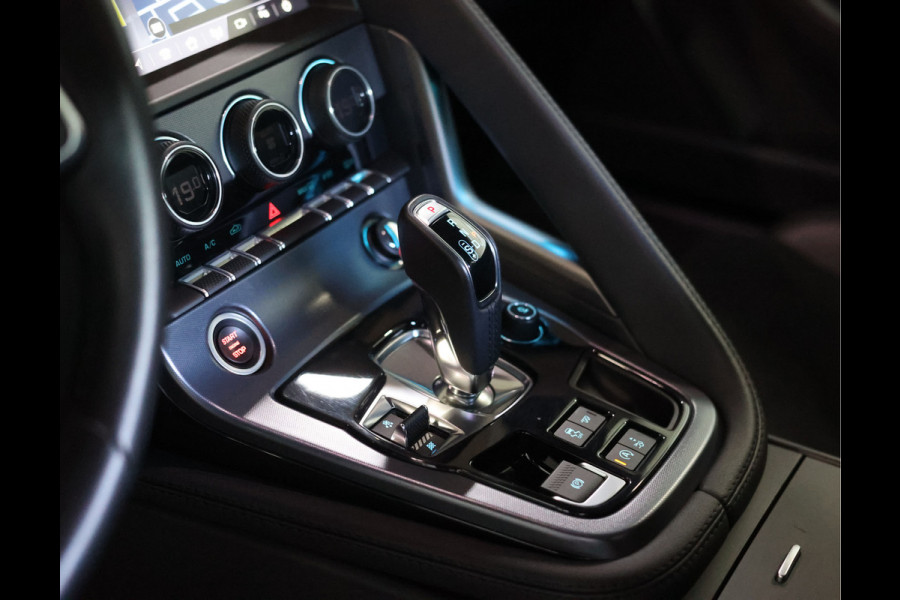 Jaguar F-Type P300 RWD R-Dynamic | British Racing Green - Camera