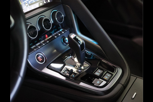Jaguar F-Type P300 RWD R-Dynamic | British Racing Green - Camera