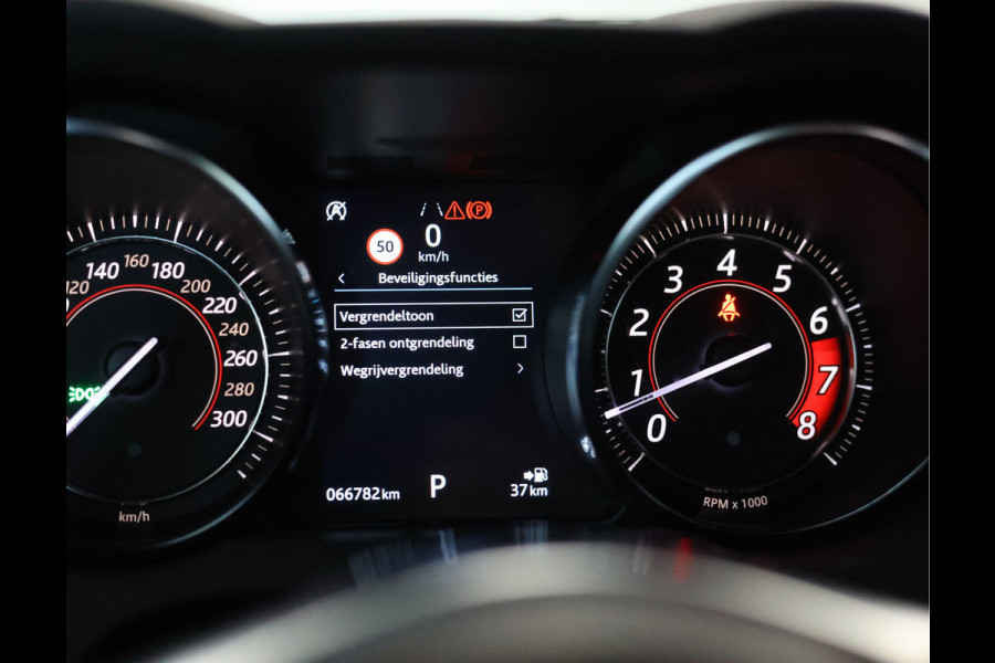 Jaguar F-Type P300 RWD R-Dynamic | British Racing Green - Camera