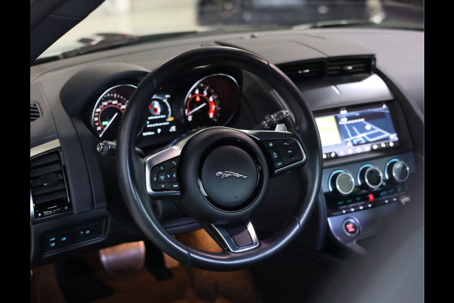 Jaguar F-Type P300 RWD R-Dynamic | British Racing Green - Camera