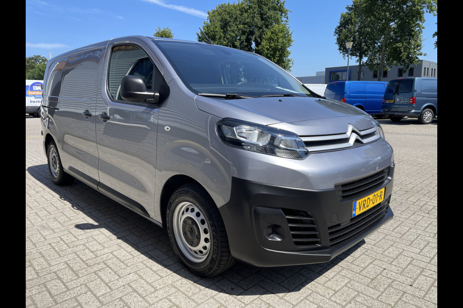 Citroën Jumpy 1.5 BlueHDI 120pk M Club L2H1 / vaste prijs rijklaar € 16.950 ex btw / lease vanaf € 285 / airco / cruise control / bijrijdersbank / grijs metallic / navigatie / euro 6 / bpm vrij