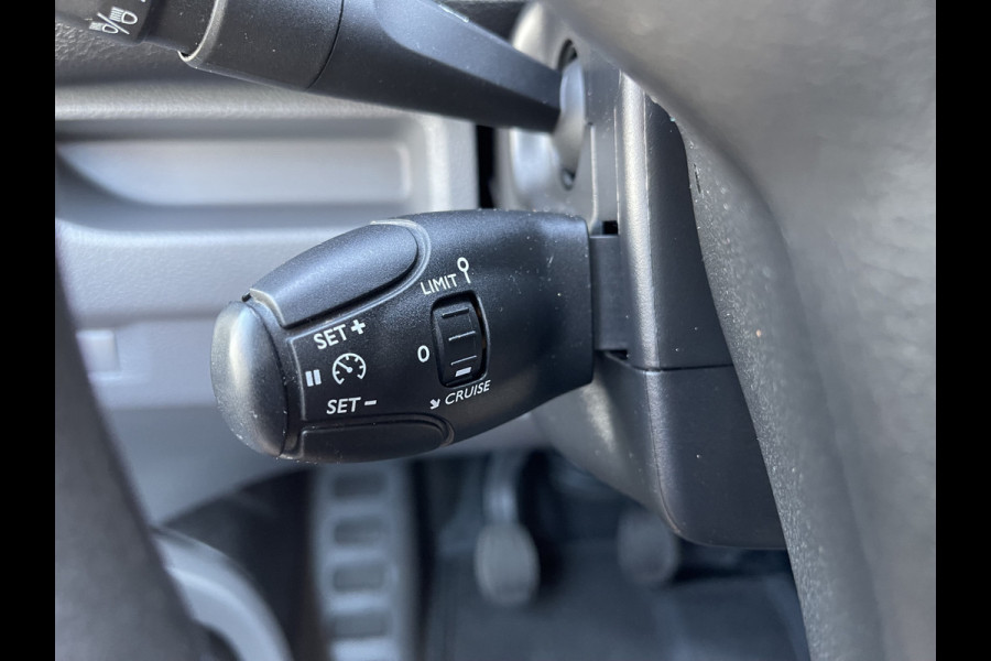 Citroën Jumpy 1.5 BlueHDI 120pk M Club L2H1 / vaste prijs rijklaar € 16.950 ex btw / lease vanaf € 285 / airco / cruise control / bijrijdersbank / grijs metallic / navigatie / euro 6 / bpm vrij