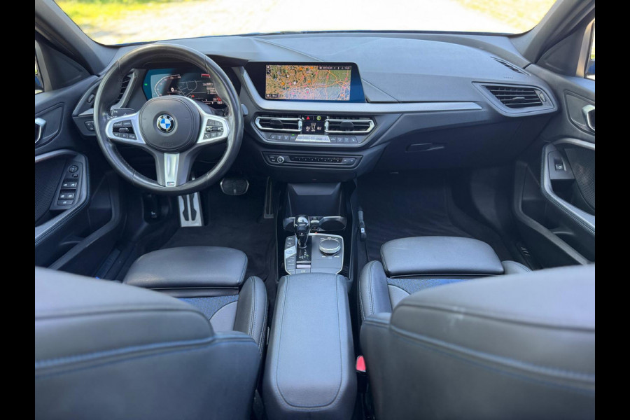 BMW 1-serie 118i AUTOMAAT M - sport pakket, schuifdak, stoelverwarming,vele opties, Nederlandse auto met nationale auto pas