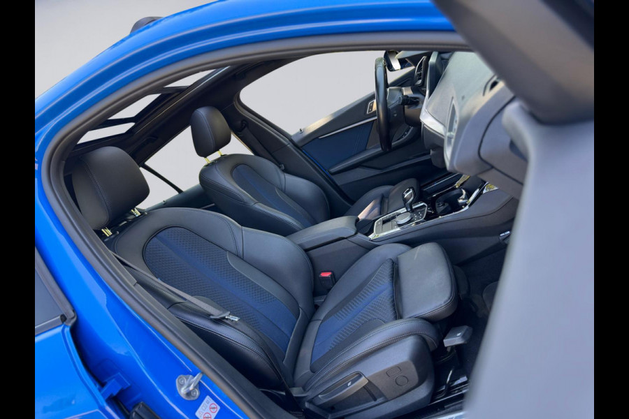BMW 1-serie 118i AUTOMAAT M - sport pakket, schuifdak, stoelverwarming,vele opties, Nederlandse auto met nationale auto pas