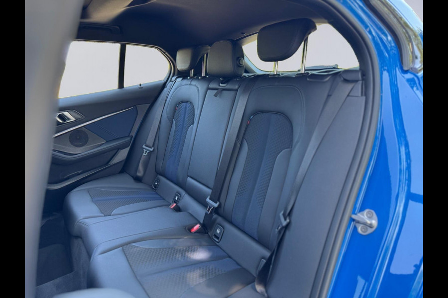 BMW 1-serie 118i AUTOMAAT M - sport pakket, schuifdak, stoelverwarming,vele opties, Nederlandse auto met nationale auto pas