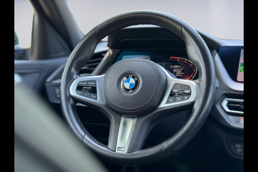 BMW 1-serie 118i AUTOMAAT M - sport pakket, schuifdak, stoelverwarming,vele opties, Nederlandse auto met nationale auto pas