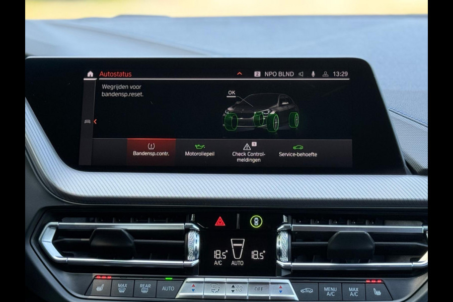 BMW 1-serie 118i AUTOMAAT M - sport pakket, schuifdak, stoelverwarming,vele opties, Nederlandse auto met nationale auto pas