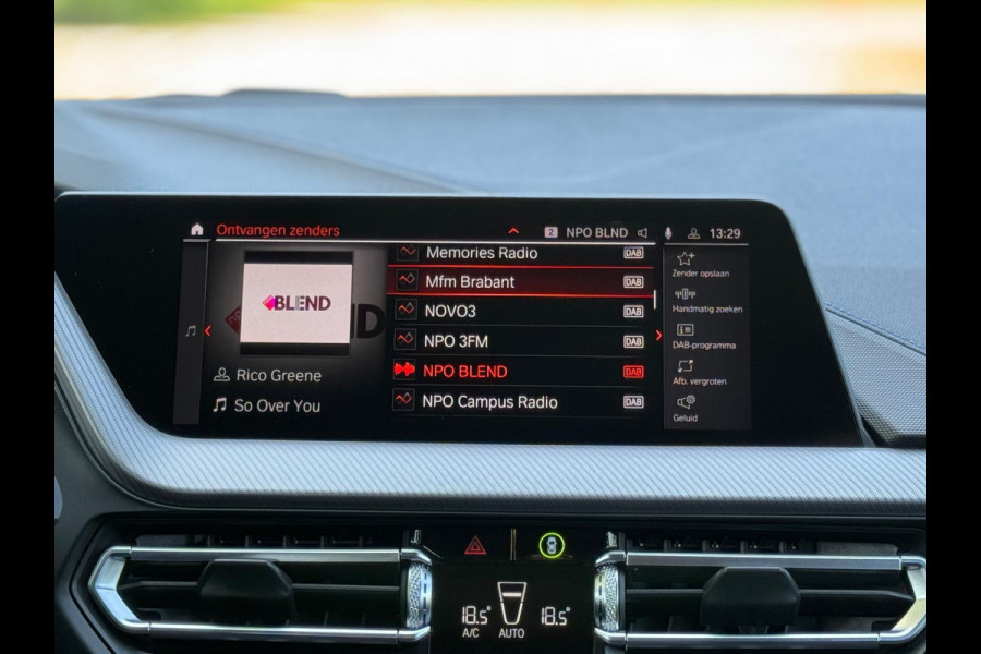 BMW 1-serie 118i AUTOMAAT M - sport pakket, schuifdak, stoelverwarming,vele opties, Nederlandse auto met nationale auto pas