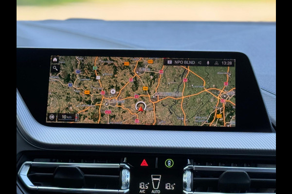 BMW 1-serie 118i AUTOMAAT M - sport pakket, schuifdak, stoelverwarming,vele opties, Nederlandse auto met nationale auto pas