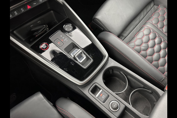 Audi RS3 Sportback 2.5 TFSI quattro Aut. *PANO | HEAD-UP | MATRIX-LED | FULL-LED | ADAPTIVE-CRUISE | BLIND-SPOT | MEMORY-PACK | KEYLESS | SPORT-SEATS | CAMERA | DIGI-COCKPIT | AMBIENT-LIGHT | 19''ALU*