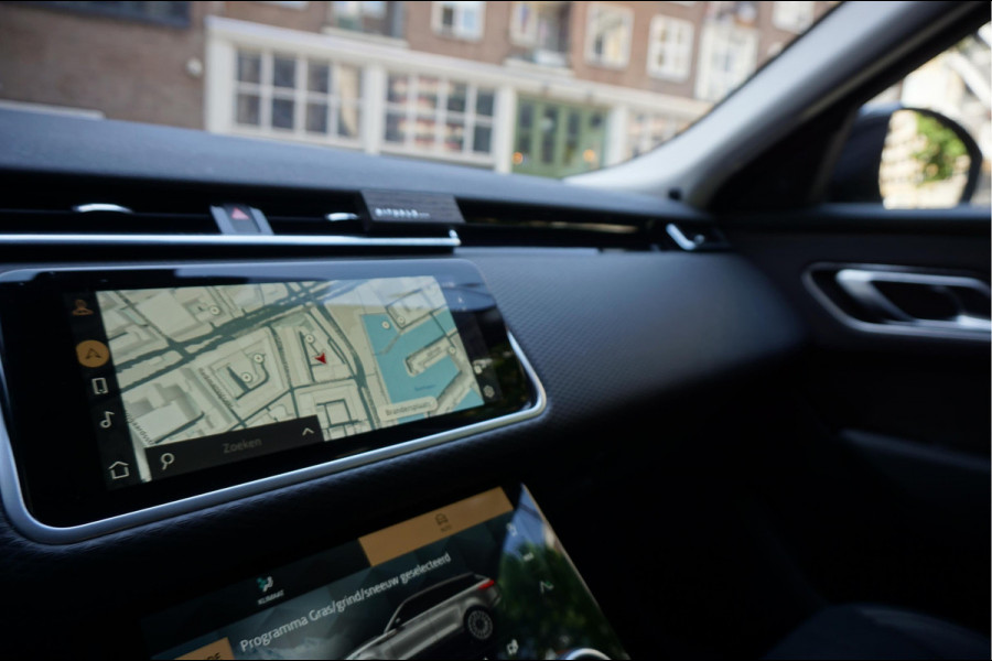 Land Rover Range Rover Velar 2.0 P400e * Black on Black * Privacy glass 20inch * Aktieprijs