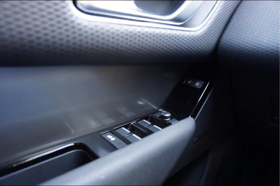 Land Rover Range Rover Velar 2.0 P400e * Black on Black * Privacy glass 20inch * Aktieprijs