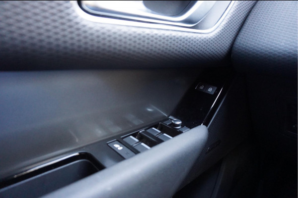 Land Rover Range Rover Velar 2.0 P400e * Black on Black * Privacy glass 20inch * Aktieprijs
