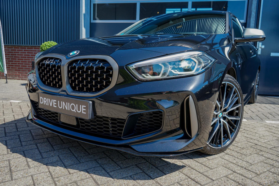 BMW 1-serie M135i xDrive High Executive, Nieuwe Michelin Pilot sport 5, Head-up, M-sport, Apple CP, Leder, 19 Inch, Harman Kardon
