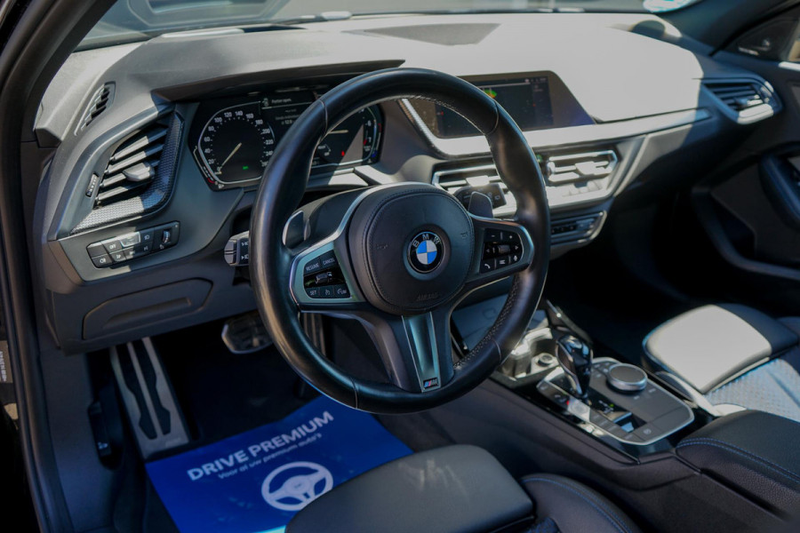 BMW 1-serie M135i xDrive High Executive, Nieuwe Michelin Pilot sport 5, Head-up, M-sport, Apple CP, Leder, 19 Inch, Harman Kardon