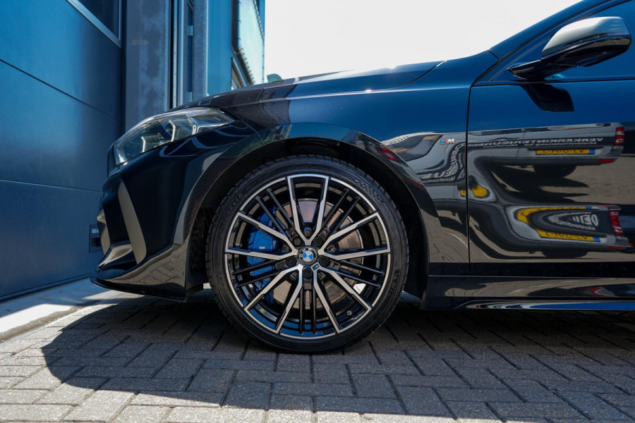BMW 1-serie M135i xDrive High Executive, Nieuwe Michelin Pilot sport 5, Head-up, M-sport, Apple CP, Leder, 19 Inch, Harman Kardon