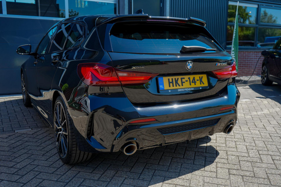BMW 1-serie M135i xDrive High Executive, Nieuwe Michelin Pilot sport 5, Head-up, M-sport, Apple CP, Leder, 19 Inch, Harman Kardon