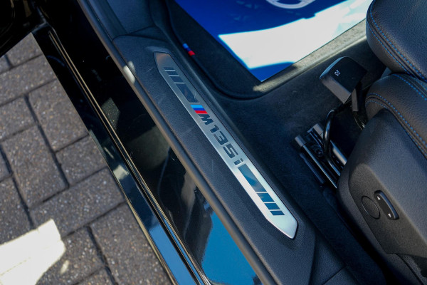 BMW 1-serie M135i xDrive High Executive, Nieuwe Michelin Pilot sport 5, Head-up, M-sport, Apple CP, Leder, 19 Inch, Harman Kardon
