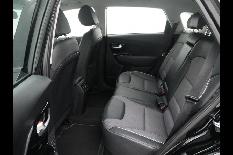 Kia e-Niro DynamicLine 64 kWh - SOH 96,9% - Adaptief Cruise Control - Climate Control - Lichtmetalen Velgen - Navigatie - Fabrieksgarantie Tot 2029