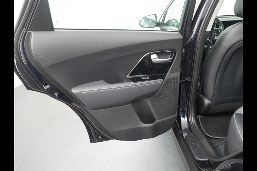 Kia e-Niro DynamicLine 64 kWh - SOH 93,5% - Navigatie - Adaptief Cruise Control - Climate Control - Apple/Android Carplay Fabrieksgarantie Tot 2029