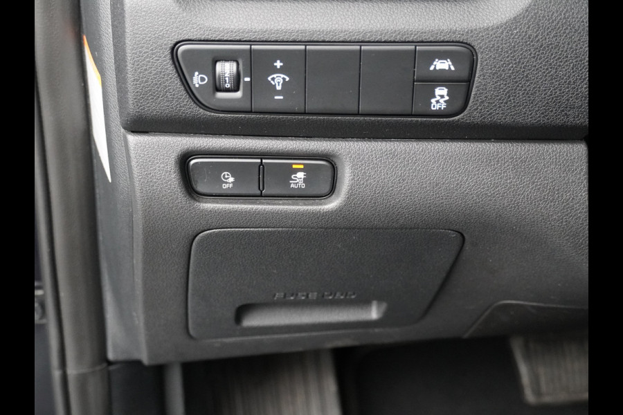 Kia e-Niro DynamicLine 64 kWh - SOH 97,2% - Adaptief Control - Climate Control - Navigatie - Apple/Android Carplay - Fabrieksgarantie Tot 2029