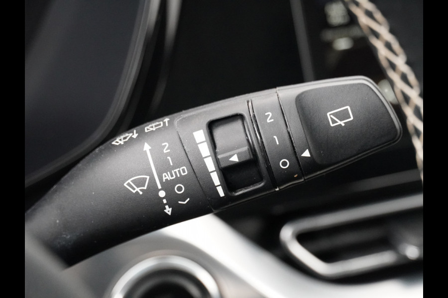 Kia e-Niro DynamicLine 64 kWh - SOH 97,2% - Adaptief Control - Climate Control - Navigatie - Apple/Android Carplay - Fabrieksgarantie Tot 2029