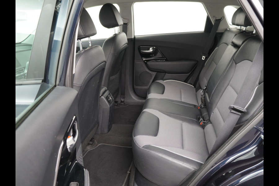 Kia e-Niro DynamicLine 64 kWh - SOH 97,2% - Adaptief Control - Climate Control - Navigatie - Apple/Android Carplay - Fabrieksgarantie Tot 2029