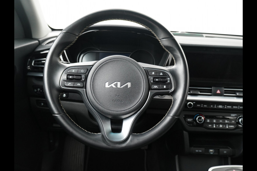 Kia e-Niro DynamicLine 64 kWh - SOH 97,2% - Adaptief Control - Climate Control - Navigatie - Apple/Android Carplay - Fabrieksgarantie Tot 2029