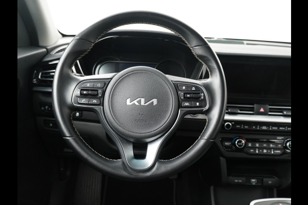 Kia e-Niro DynamicLine 64 kWh - SOH 97,2% - Adaptief Control - Climate Control - Navigatie - Apple/Android Carplay - Fabrieksgarantie Tot 2029