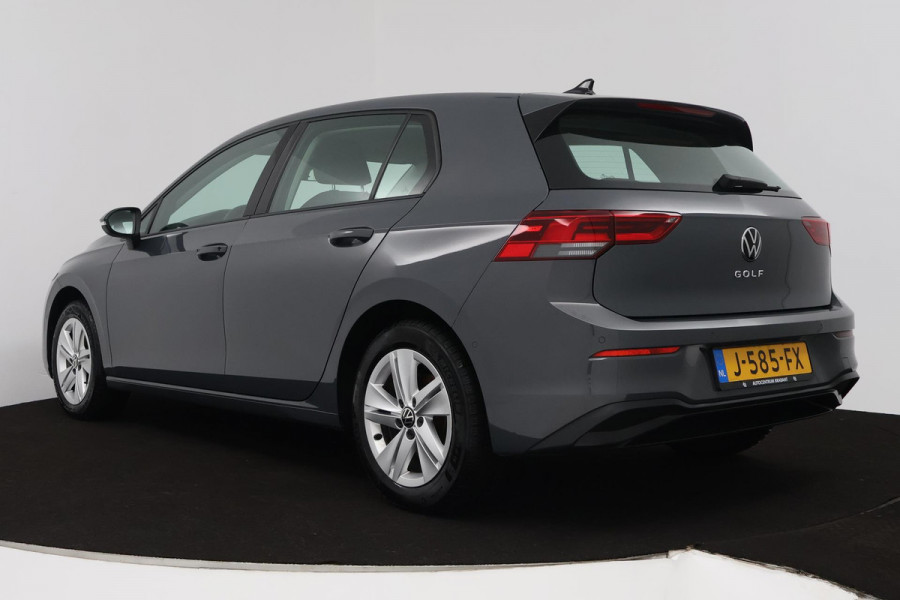 Volkswagen Golf 1.5 TSI Life Business (STOELVERWARMING, NAVIGATIE, ELEKTR STOELEN, DIGITAAL DASHBOARD, PARKEERSENSOREN, NL-AUTO)