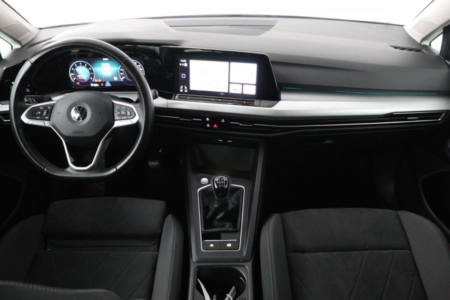 Volkswagen Golf 1.5 TSI Life Business (STOELVERWARMING, NAVIGATIE, ELEKTR STOELEN, DIGITAAL DASHBOARD, PARKEERSENSOREN, NL-AUTO)