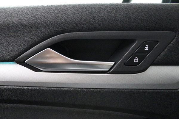Volkswagen Golf 1.5 TSI Life Business (STOELVERWARMING, NAVIGATIE, ELEKTR STOELEN, DIGITAAL DASHBOARD, PARKEERSENSOREN, NL-AUTO)