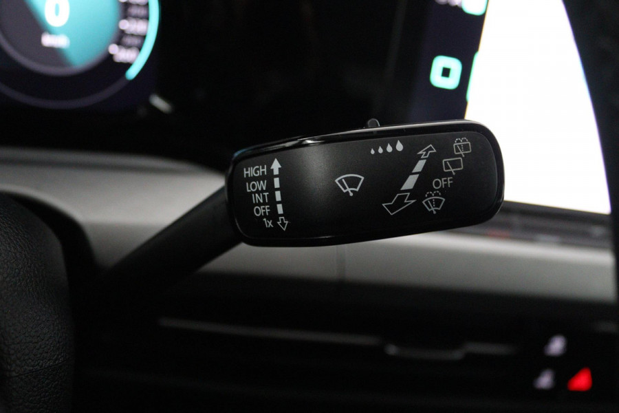 Volkswagen Golf 1.5 TSI Life Business (STOELVERWARMING, NAVIGATIE, ELEKTR STOELEN, DIGITAAL DASHBOARD, PARKEERSENSOREN, NL-AUTO)