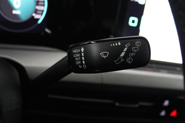 Volkswagen Golf 1.5 TSI Life Business (STOELVERWARMING, NAVIGATIE, ELEKTR STOELEN, DIGITAAL DASHBOARD, PARKEERSENSOREN, NL-AUTO)