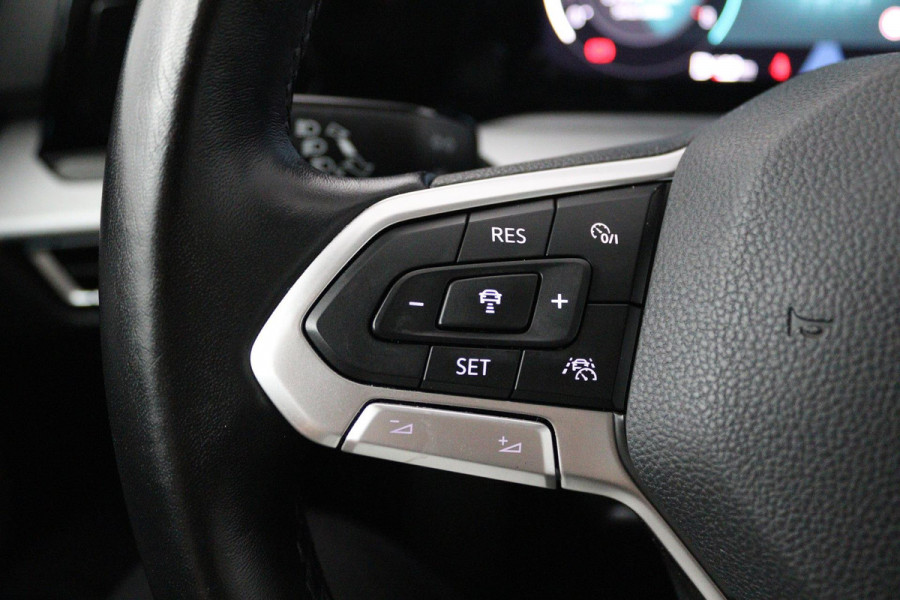 Volkswagen Golf 1.5 TSI Life Business (STOELVERWARMING, NAVIGATIE, ELEKTR STOELEN, DIGITAAL DASHBOARD, PARKEERSENSOREN, NL-AUTO)