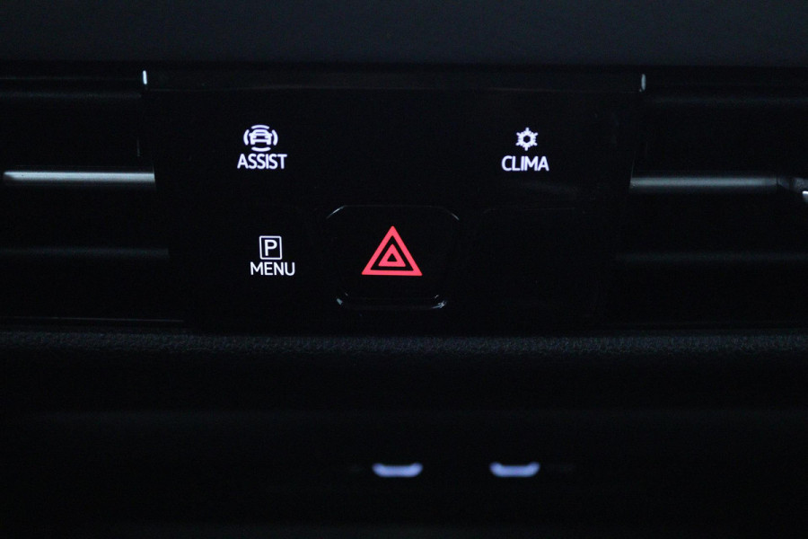 Volkswagen Golf 1.5 TSI Life Business (STOELVERWARMING, NAVIGATIE, ELEKTR STOELEN, DIGITAAL DASHBOARD, PARKEERSENSOREN, NL-AUTO)