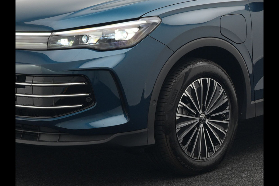 Volkswagen Tiguan 1.5 eHybrid Elegance Plug In Hybrid 204pk Nieuw Model PHEV | Trekhaak af Fabriek | Head Up | Adaptive Cruise | 360 Camera | Alcantara Sportstoelen Massage | IQ light | Keyless | Parkassist | Sfeerverlichting |