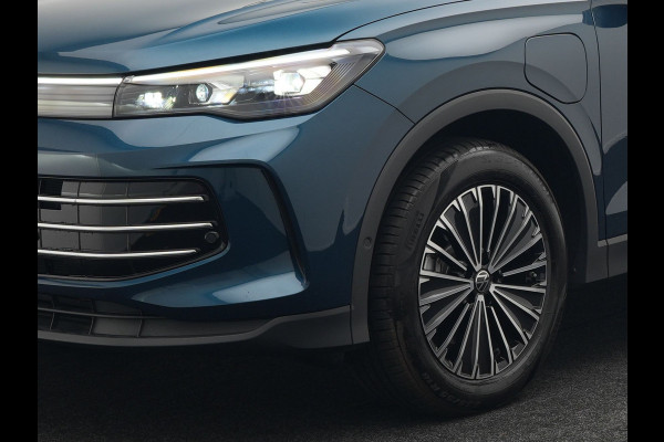 Volkswagen Tiguan 1.5 eHybrid Elegance Plug In Hybrid 204pk Nieuw Model PHEV | Trekhaak af Fabriek | Head Up | Adaptive Cruise | 360 Camera | Alcantara Sportstoelen Massage | IQ light | Keyless | Parkassist | Sfeerverlichting |
