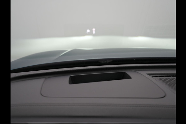 Volkswagen Tiguan 1.5 eHybrid Elegance Plug In Hybrid 204pk Nieuw Model PHEV | Trekhaak af Fabriek | Head Up | Adaptive Cruise | 360 Camera | Alcantara Sportstoelen Massage | IQ light | Keyless | Parkassist | Sfeerverlichting |