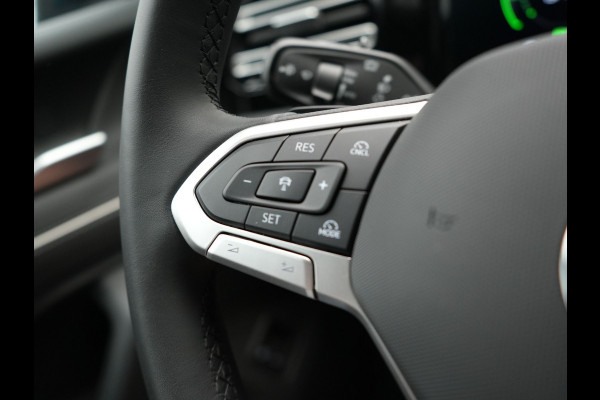 Volkswagen Tiguan 1.5 eHybrid Elegance Plug In Hybrid 204pk Nieuw Model PHEV | Trekhaak af Fabriek | Head Up | Adaptive Cruise | 360 Camera | Alcantara Sportstoelen Massage | IQ light | Keyless | Parkassist | Sfeerverlichting |