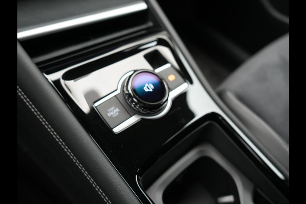 Volkswagen Tiguan 1.5 eHybrid Elegance Plug In Hybrid 204pk Nieuw Model PHEV | Trekhaak af Fabriek | Head Up | Adaptive Cruise | 360 Camera | Alcantara Sportstoelen Massage | IQ light | Keyless | Parkassist | Sfeerverlichting |