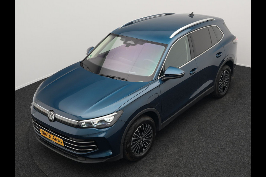 Volkswagen Tiguan 1.5 eHybrid Elegance Plug In Hybrid 204pk Nieuw Model PHEV | Trekhaak af Fabriek | Head Up | Adaptive Cruise | 360 Camera | Alcantara Sportstoelen Massage | IQ light | Keyless | Parkassist | Sfeerverlichting |
