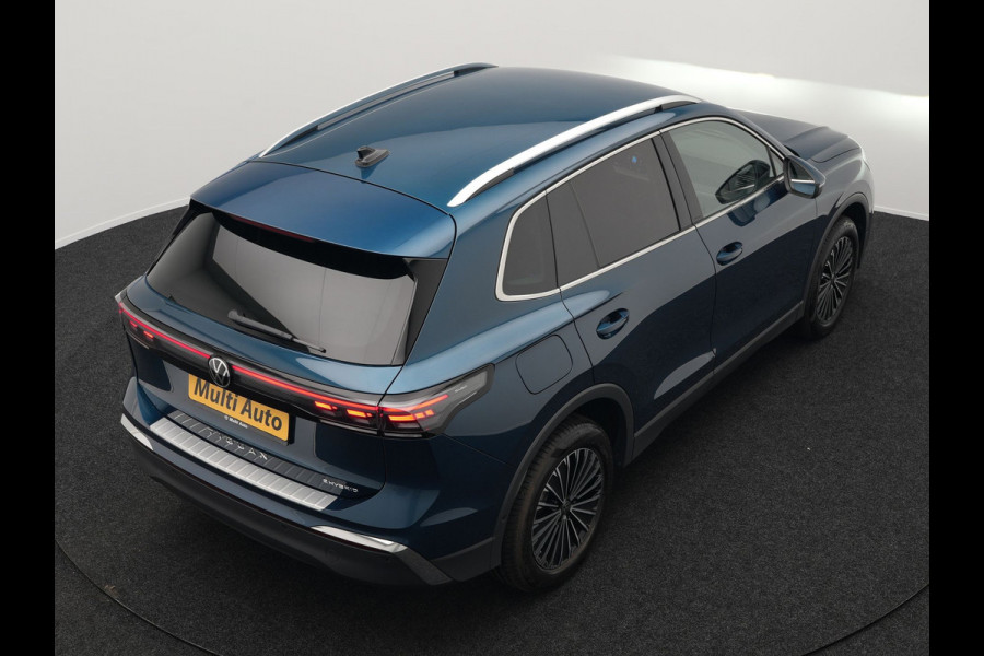 Volkswagen Tiguan 1.5 eHybrid Elegance Plug In Hybrid 204pk Nieuw Model PHEV | Trekhaak af Fabriek | Head Up | Adaptive Cruise | 360 Camera | Alcantara Sportstoelen Massage | IQ light | Keyless | Parkassist | Sfeerverlichting |