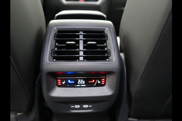 Volkswagen Tiguan 1.5 eHybrid Elegance Plug In Hybrid 204pk Nieuw Model PHEV | Trekhaak af Fabriek | Head Up | Adaptive Cruise | 360 Camera | Alcantara Sportstoelen Massage | IQ light | Keyless | Parkassist | Sfeerverlichting |