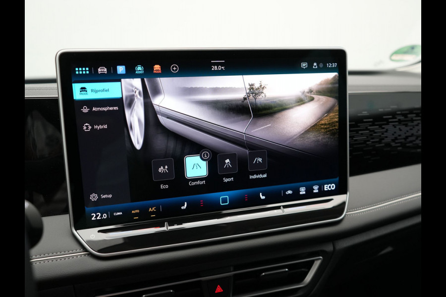 Volkswagen Tiguan 1.5 eHybrid Elegance Plug In Hybrid 204pk Nieuw Model PHEV | Trekhaak af Fabriek | Head Up | Adaptive Cruise | 360 Camera | Alcantara Sportstoelen Massage | IQ light | Keyless | Parkassist | Sfeerverlichting |