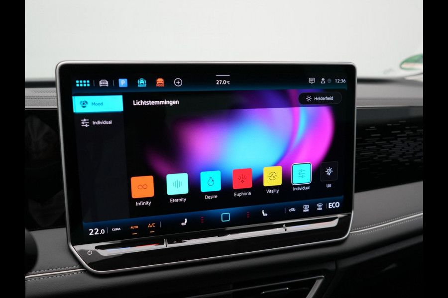 Volkswagen Tiguan 1.5 eHybrid Elegance Plug In Hybrid 204pk Nieuw Model PHEV | Trekhaak af Fabriek | Head Up | Adaptive Cruise | 360 Camera | Alcantara Sportstoelen Massage | IQ light | Keyless | Parkassist | Sfeerverlichting |