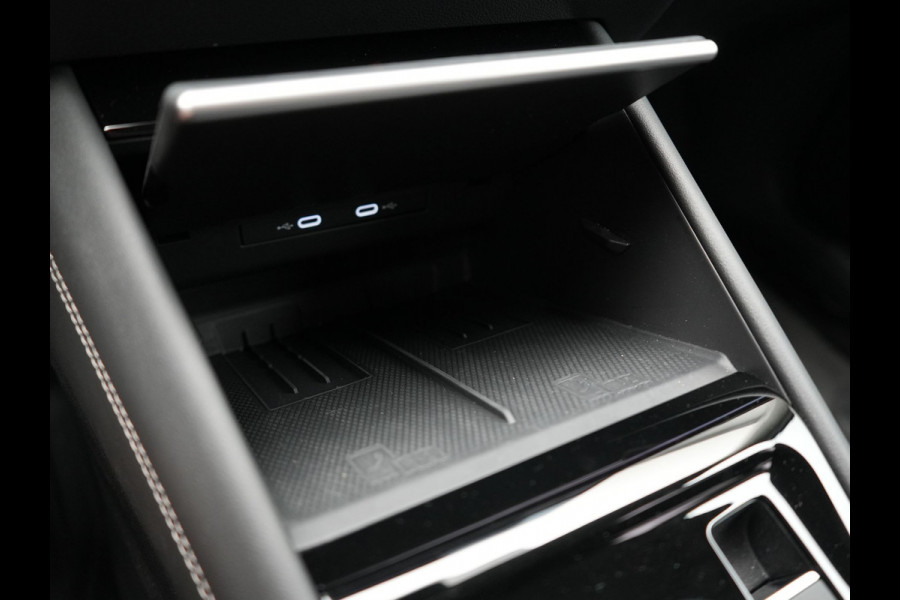Volkswagen Tiguan 1.5 eHybrid Elegance Plug In Hybrid 204pk Nieuw Model PHEV | Trekhaak af Fabriek | Head Up | Adaptive Cruise | 360 Camera | Alcantara Sportstoelen Massage | IQ light | Keyless | Parkassist | Sfeerverlichting |