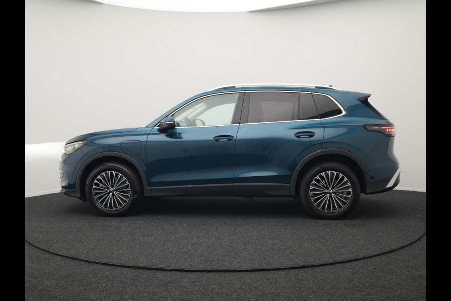 Volkswagen Tiguan 1.5 eHybrid Elegance Plug In Hybrid 204pk Nieuw Model PHEV | Trekhaak af Fabriek | Head Up | Adaptive Cruise | 360 Camera | Alcantara Sportstoelen Massage | IQ light | Keyless | Parkassist | Sfeerverlichting |