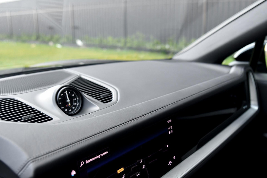 Porsche Cayenne Coupé 3.0 E-Hybrid. BTW, Sport Design, Sportuitlaat, Softclose, Leder, Memory, ACC, Keyless, Camera, Dodeh, Luchtv
