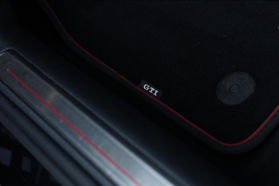 Volkswagen Golf 2.0 TSI GTI TCR *Akra*Pano*Dynaudio*Camera*Leder*DCC*